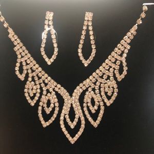 Earring and necklace set